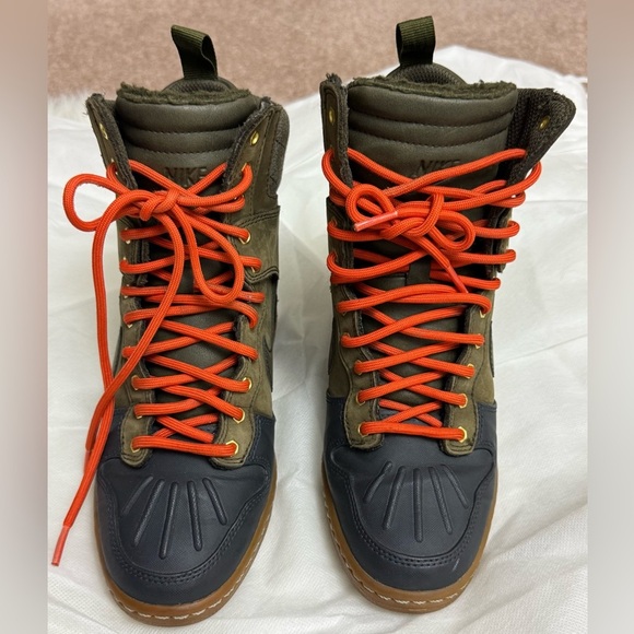 Nike Dunk Sky Hi Sneaker Boot 2.0 Dark Loden Water Repellent Hidden Wedge - Picture 3 of 6